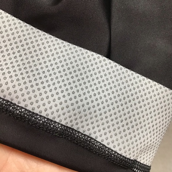 Men’s new black bicycle shorts. Size medium - Picture 3 of 5